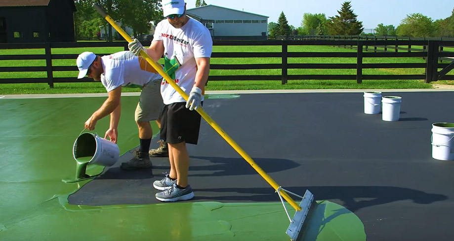 painting a pickle ball court